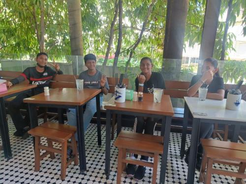 Eager Waiting for Lunch!